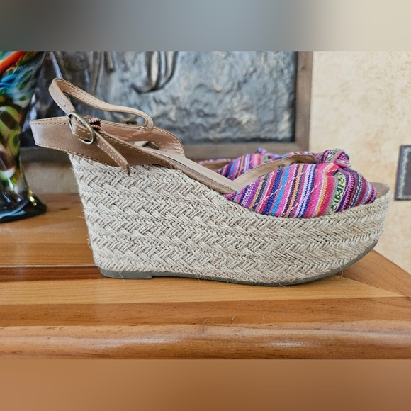 Colorful Wedges - Picture 2 of 5